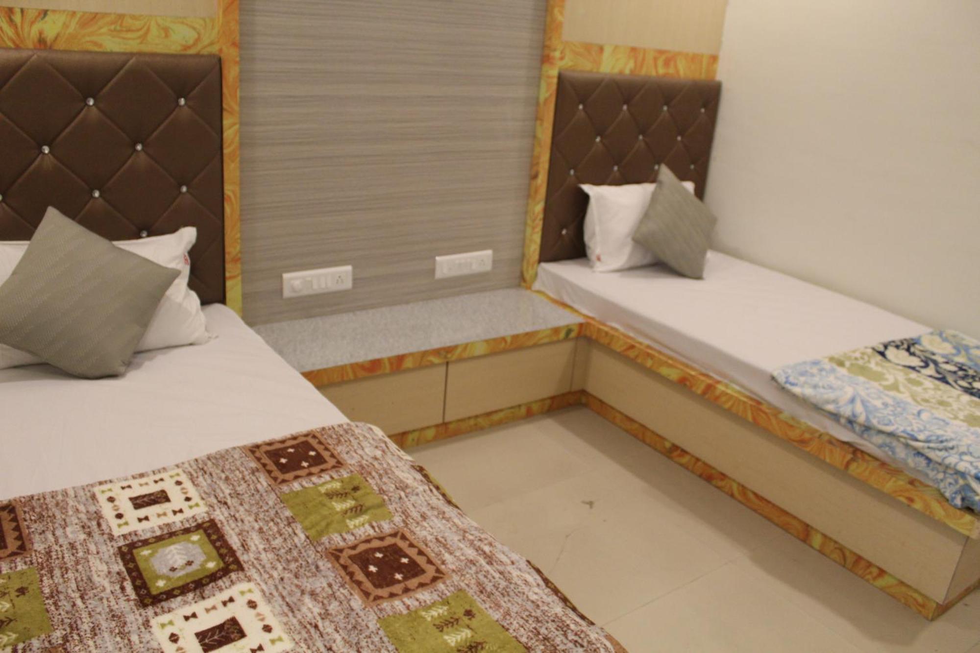 Hotel Skylark Vapi Exteriör bild